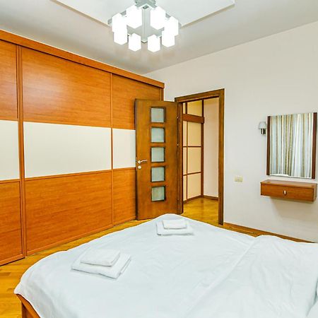 Boulevard Apartment By Baku Housing Buitenkant foto